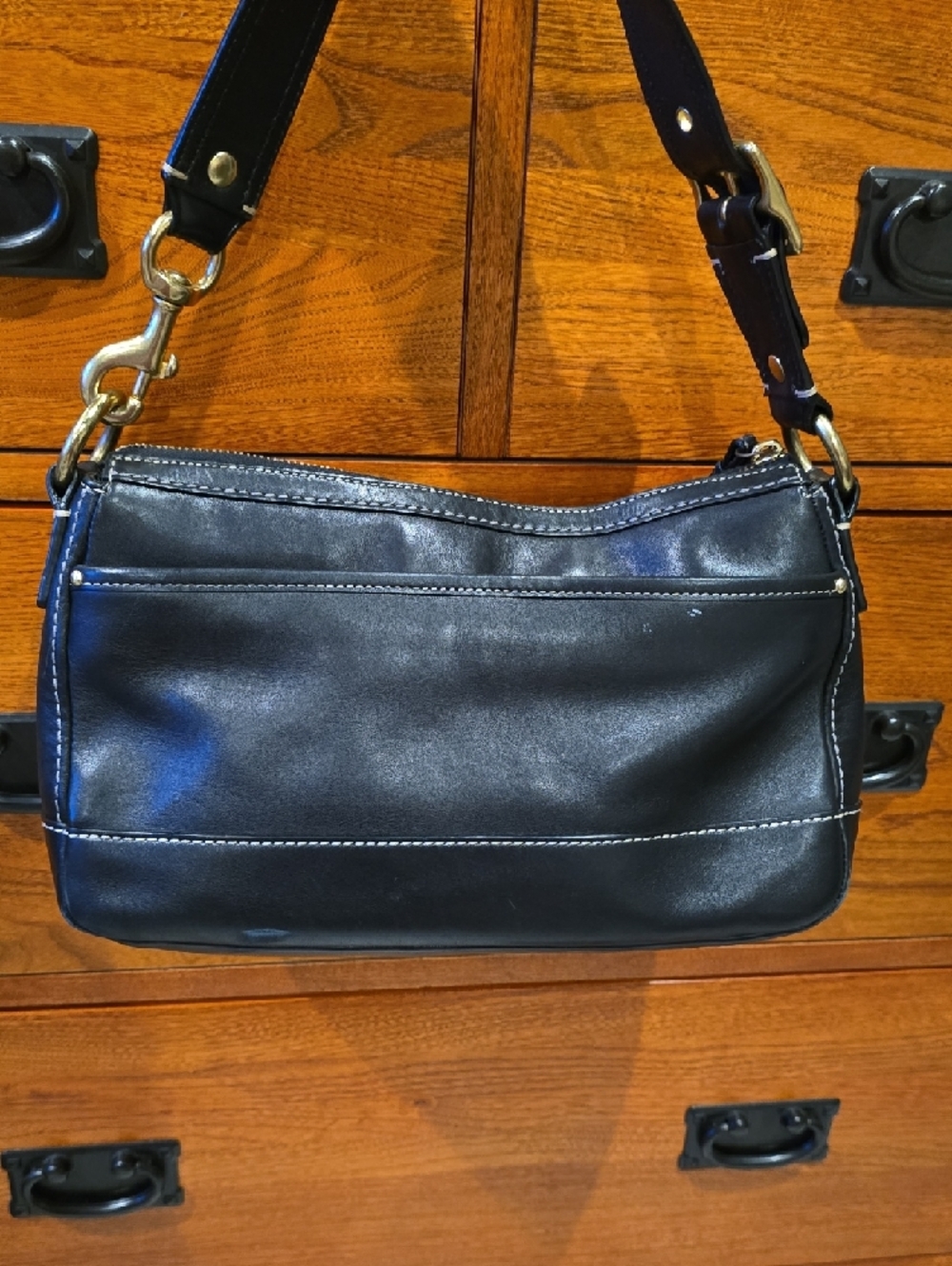Black Leather Shoulder Bag with Front Turn-Lock Pockets - Picture 5 of 10
